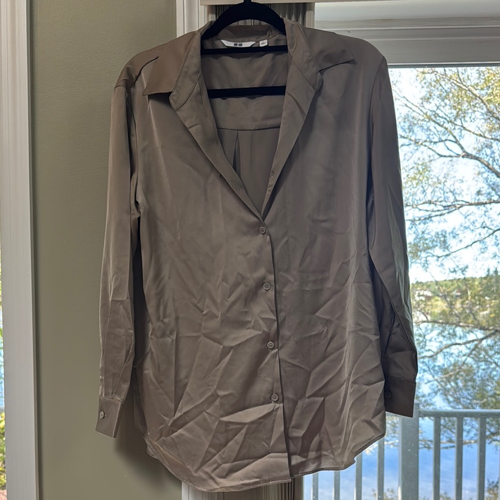 Uniqlo Women's Blouse in Taupe